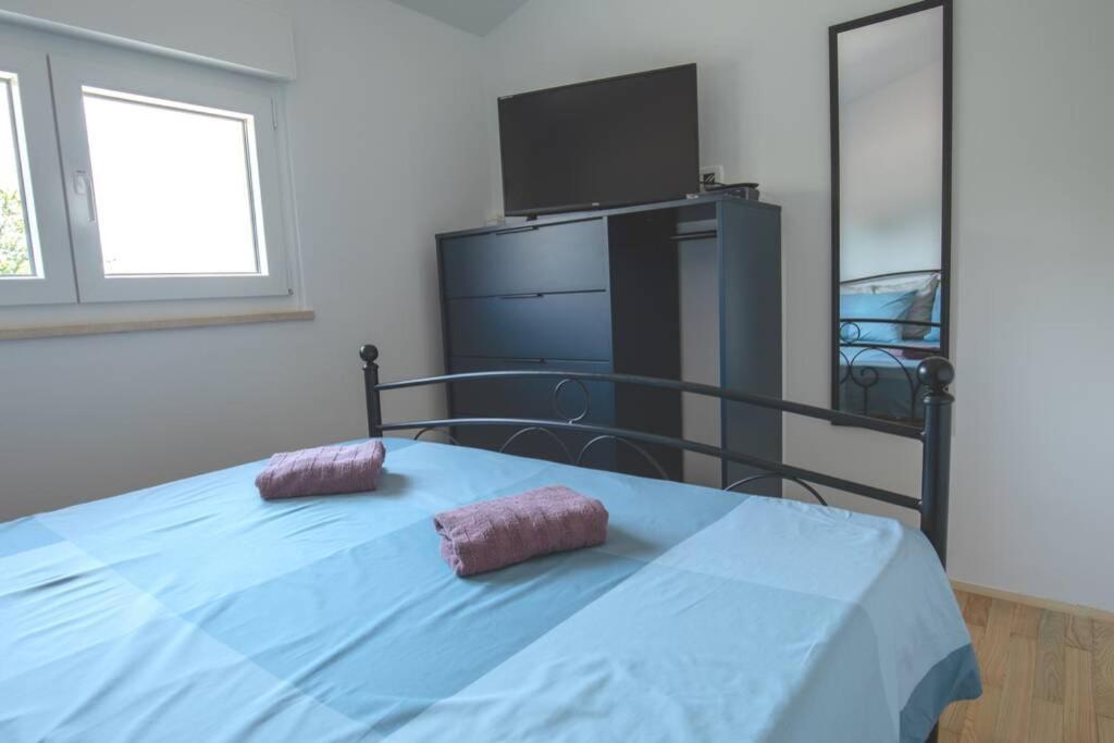 Flora Relax House, Free Parking Villa เปโรย ภายนอก รูปภาพ