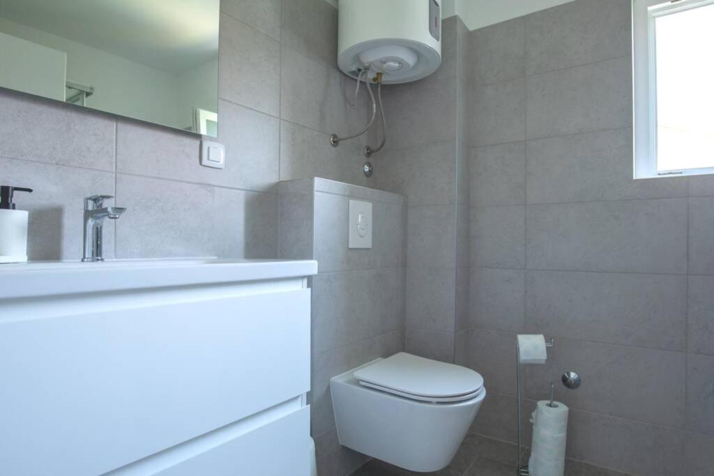 Flora Relax House, Free Parking Villa เปโรย ภายนอก รูปภาพ