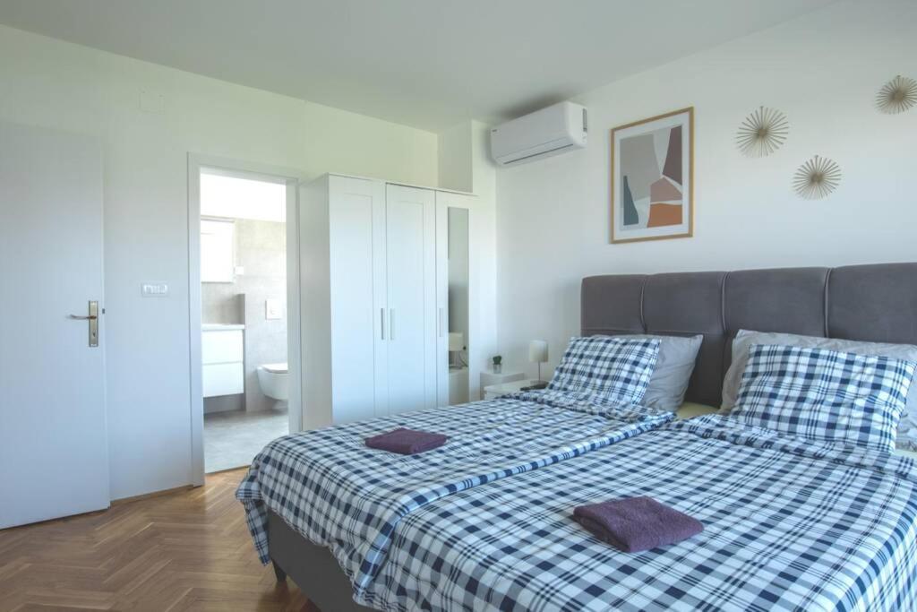 Flora Relax House, Free Parking Villa เปโรย ภายนอก รูปภาพ