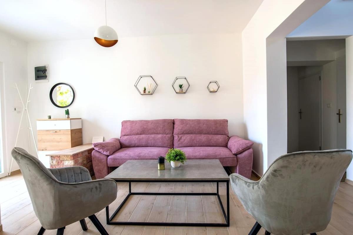 Flora Relax House, Free Parking Villa เปโรย ภายนอก รูปภาพ