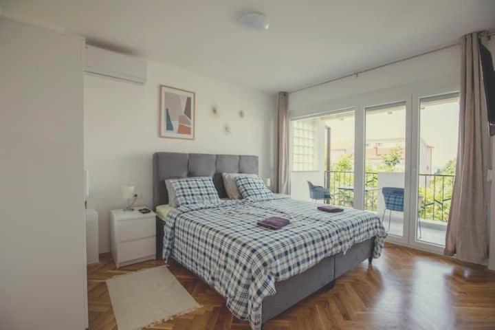 Flora Relax House, Free Parking Villa เปโรย ภายนอก รูปภาพ