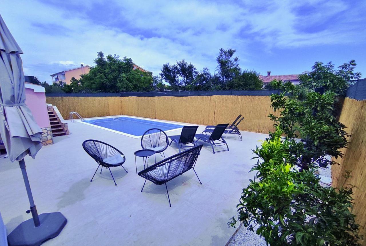 Flora Relax House, Free Parking Villa เปโรย ภายนอก รูปภาพ