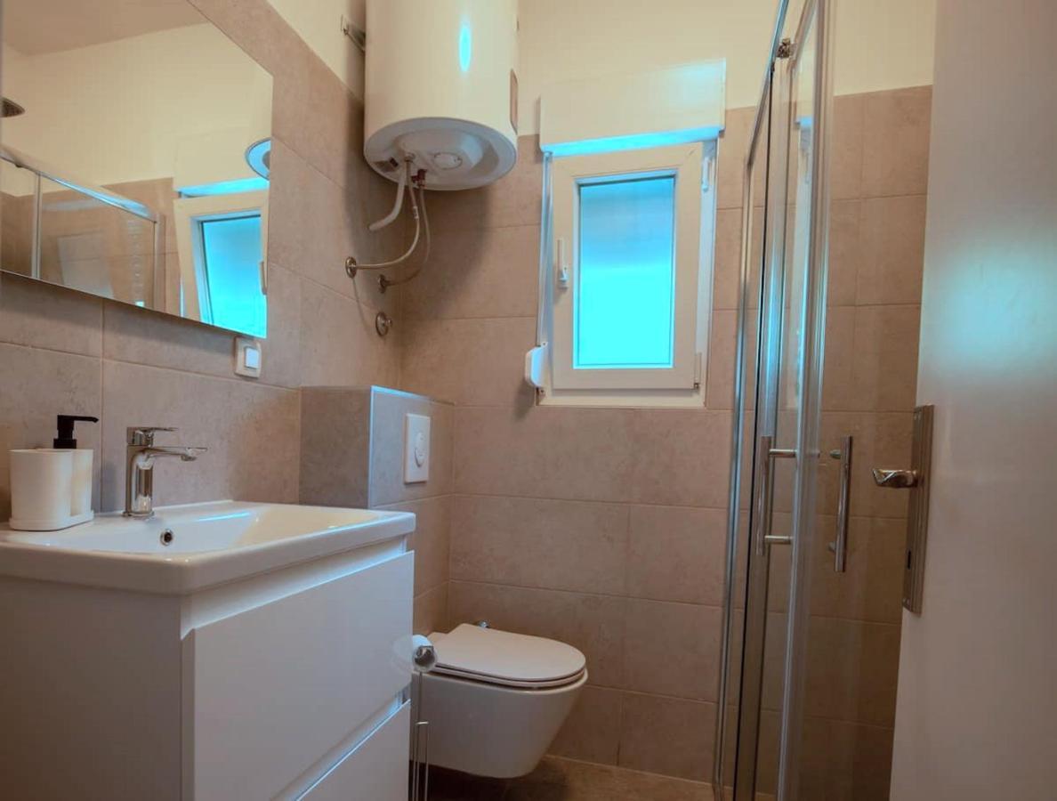 Flora Relax House, Free Parking Villa เปโรย ภายนอก รูปภาพ