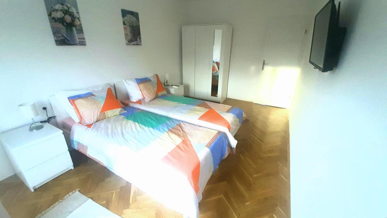 Flora Relax House, Free Parking Villa เปโรย ภายนอก รูปภาพ