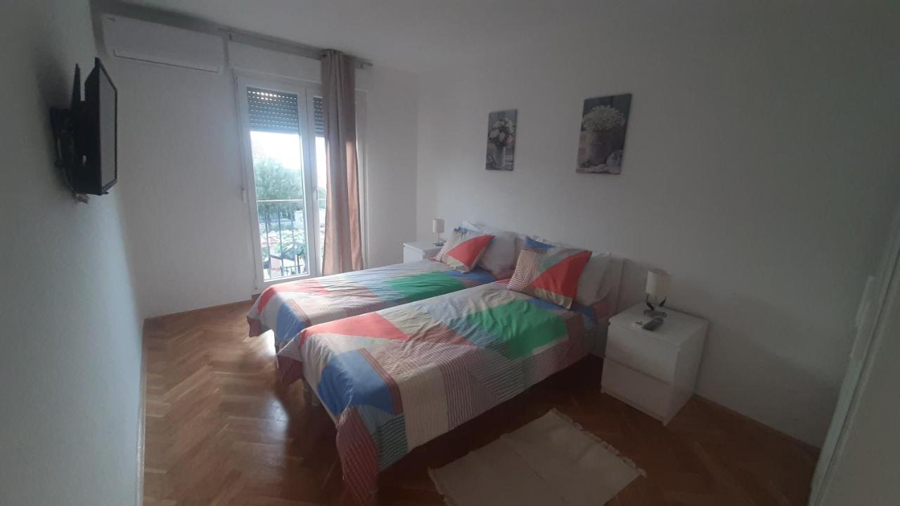 Flora Relax House, Free Parking Villa เปโรย ภายนอก รูปภาพ