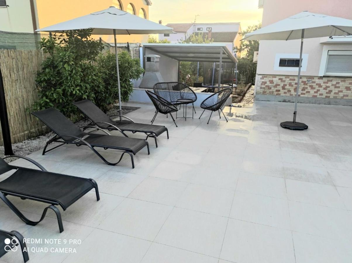 Flora Relax House, Free Parking Villa เปโรย ภายนอก รูปภาพ