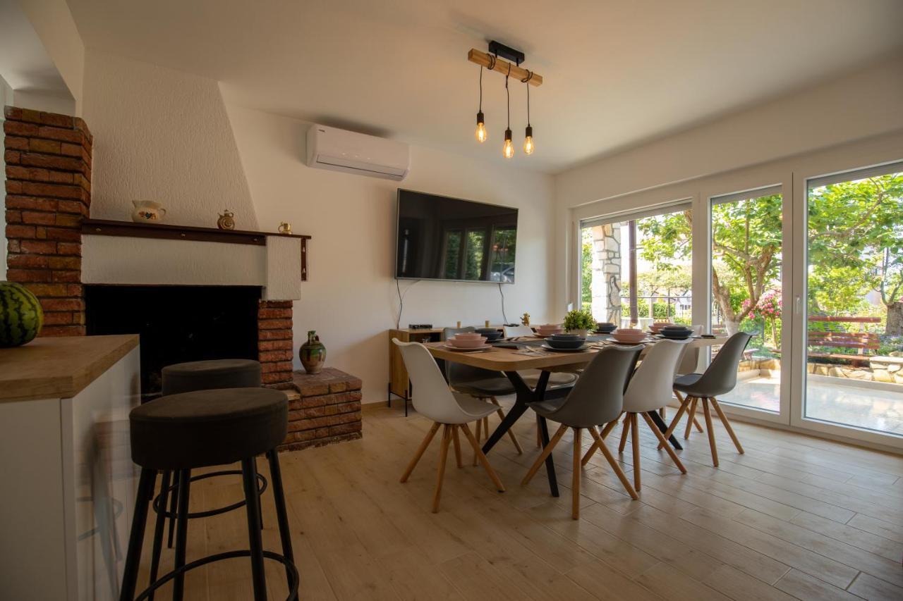 Flora Relax House, Free Parking Villa เปโรย ภายนอก รูปภาพ