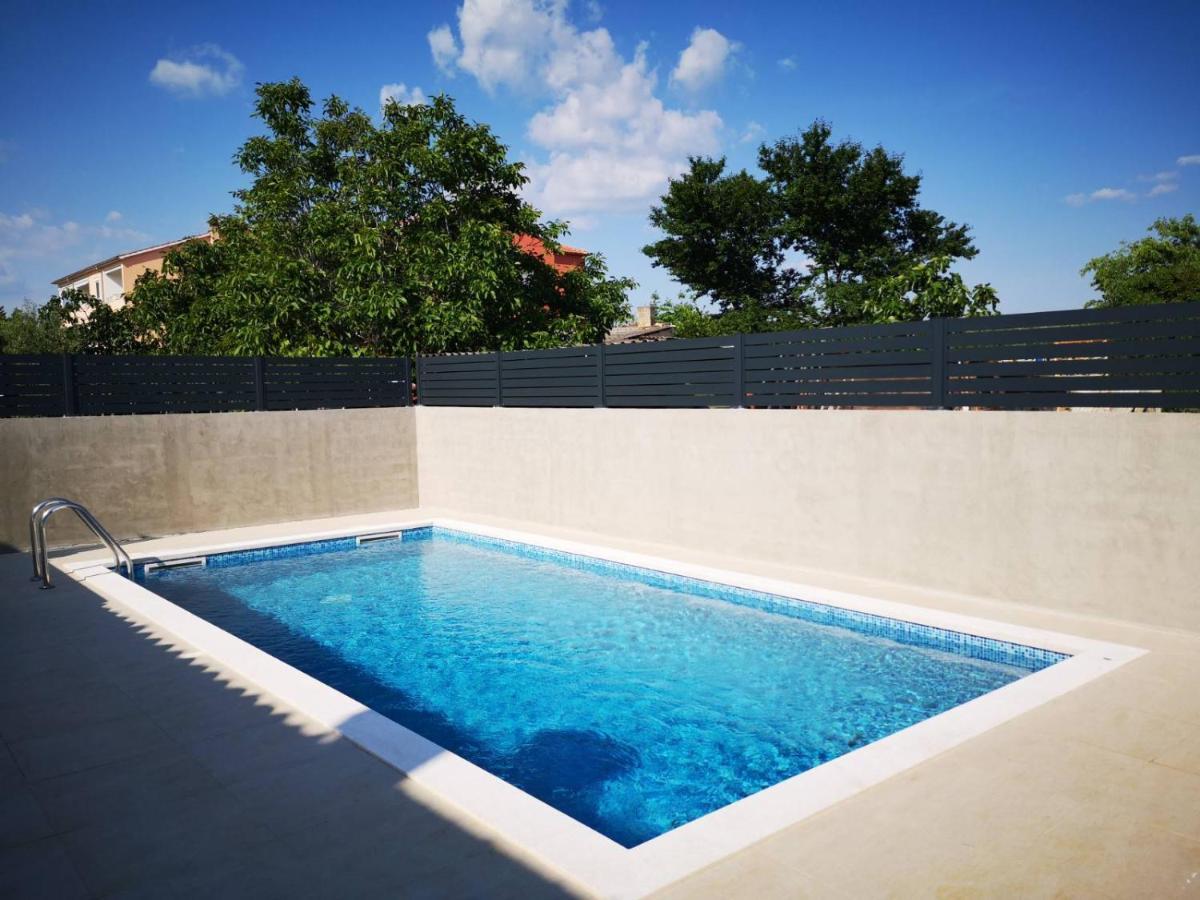 Flora Relax House, Free Parking Villa เปโรย ภายนอก รูปภาพ