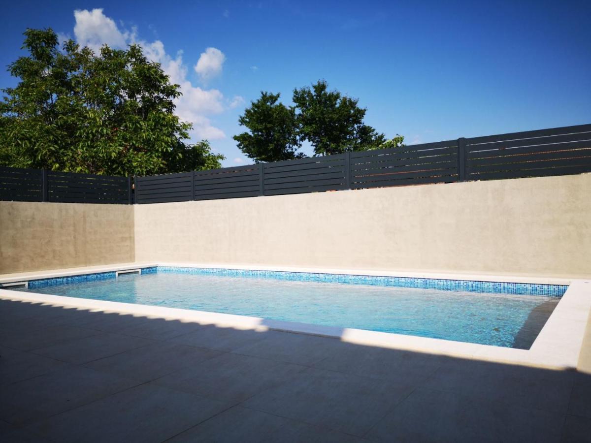 Flora Relax House, Free Parking Villa เปโรย ภายนอก รูปภาพ